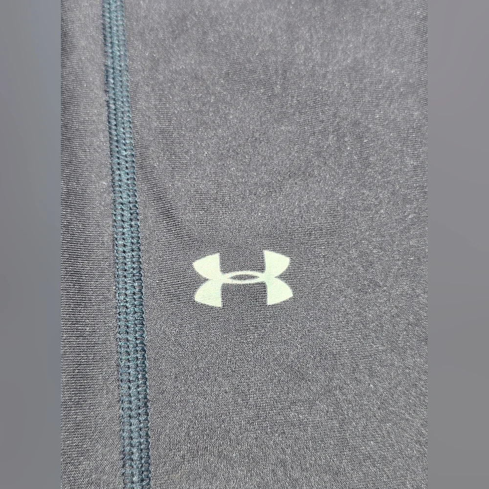 Under Armour Heat Gear Compression legging, size Medium, EUC, black